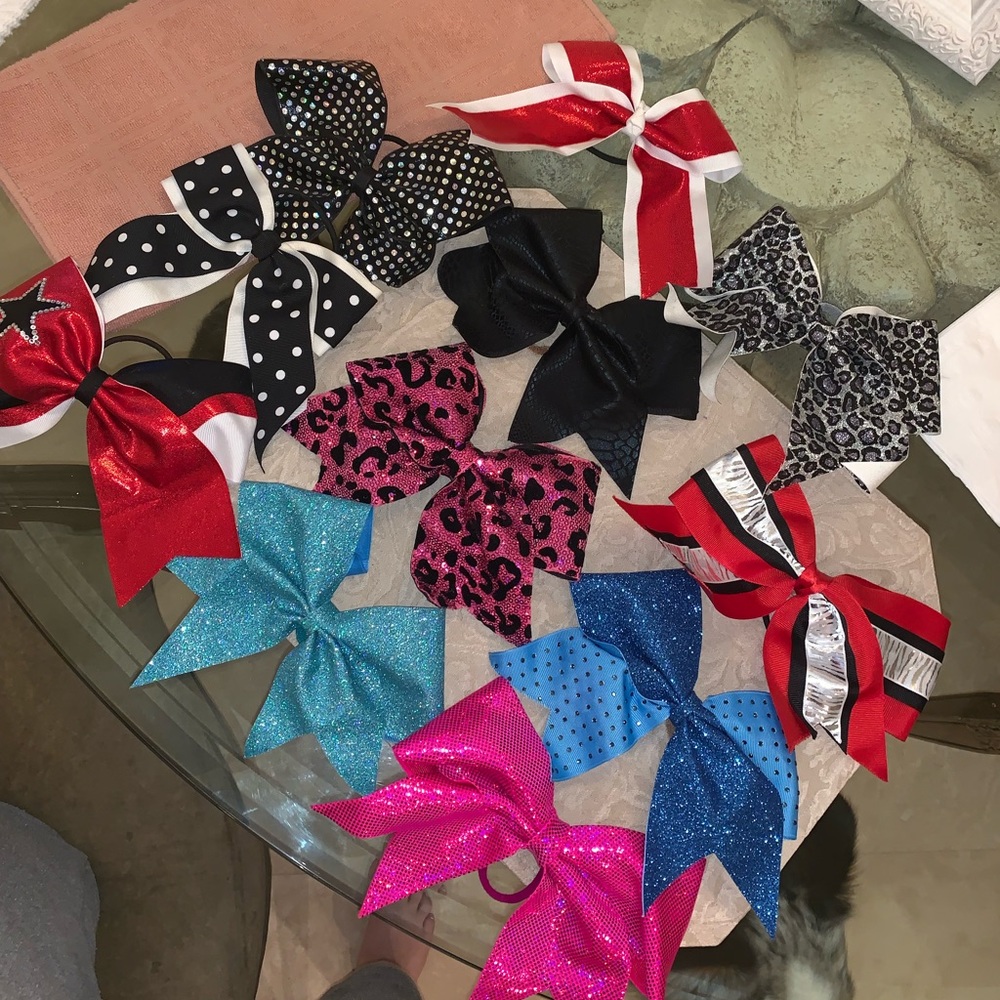 Cheerleading bows